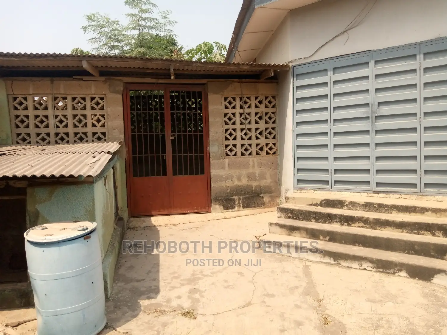 10bdrm Bungalow in Alexsandra, Ibadan for sale
