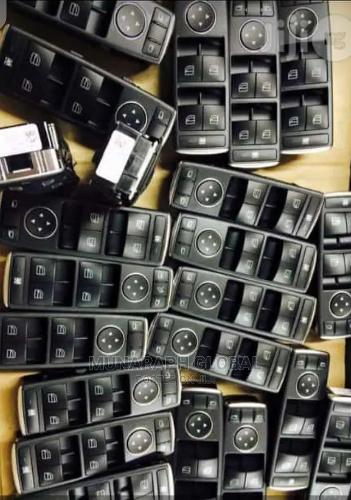 Mercedes Benz Power Window Switch or Pressing Botton.