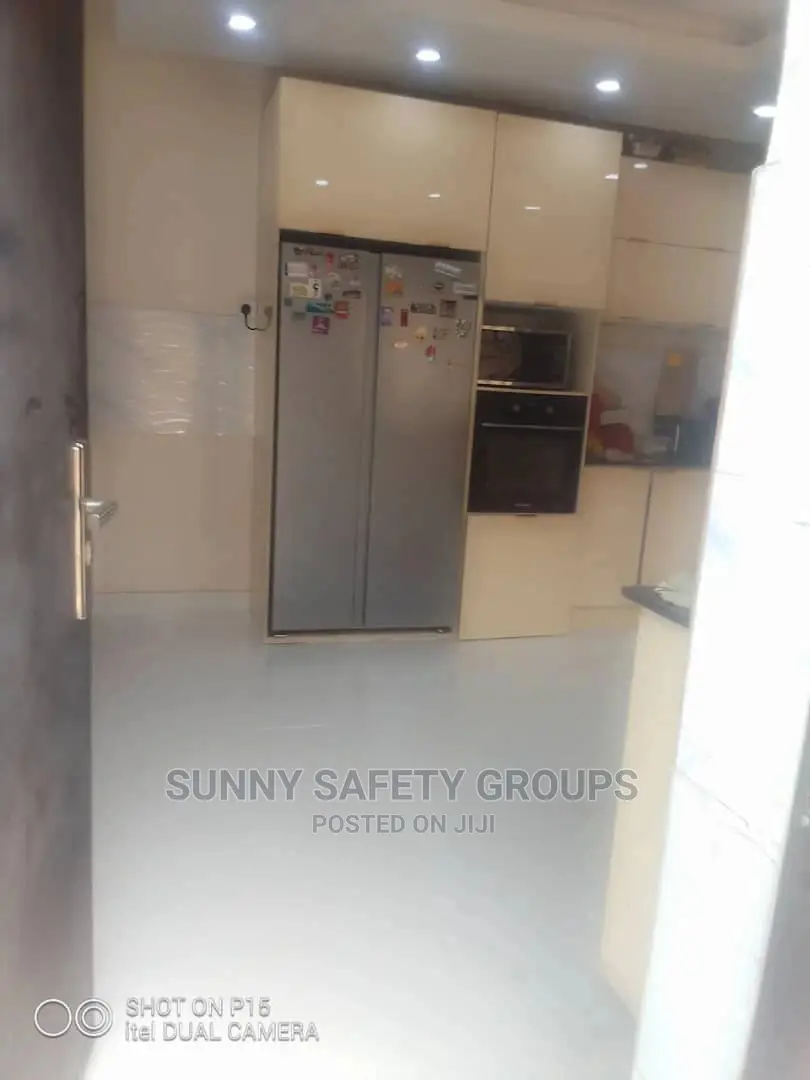 Polyurethane and Epoxy Floor and Tiles Paint