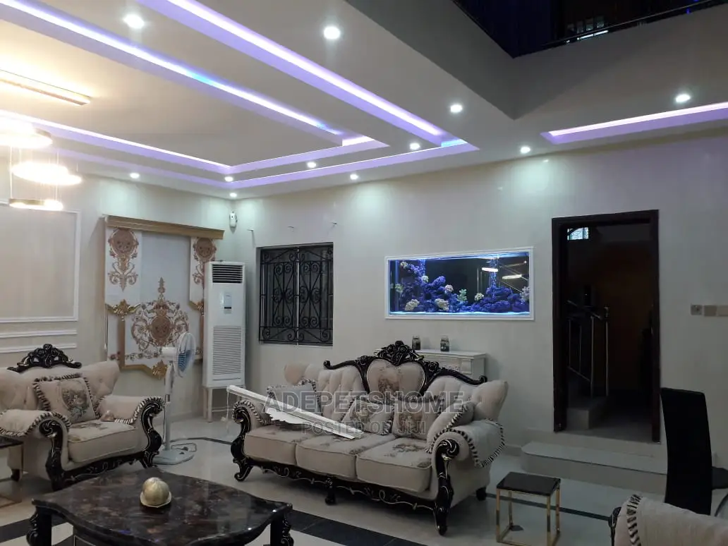 Nice Aquaria to Beautify Your Homes