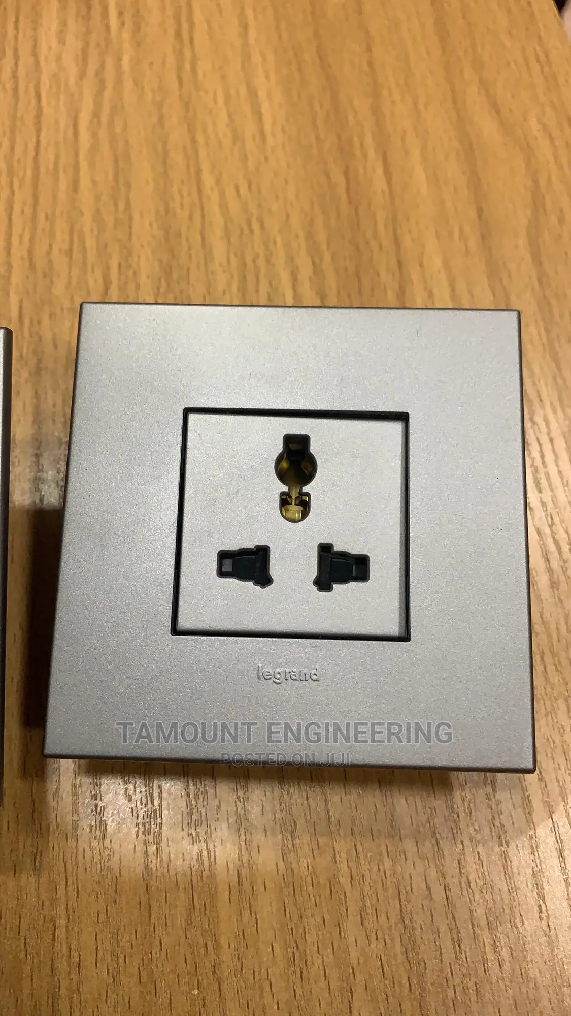 Unswitch Magnesium Socket Legrand