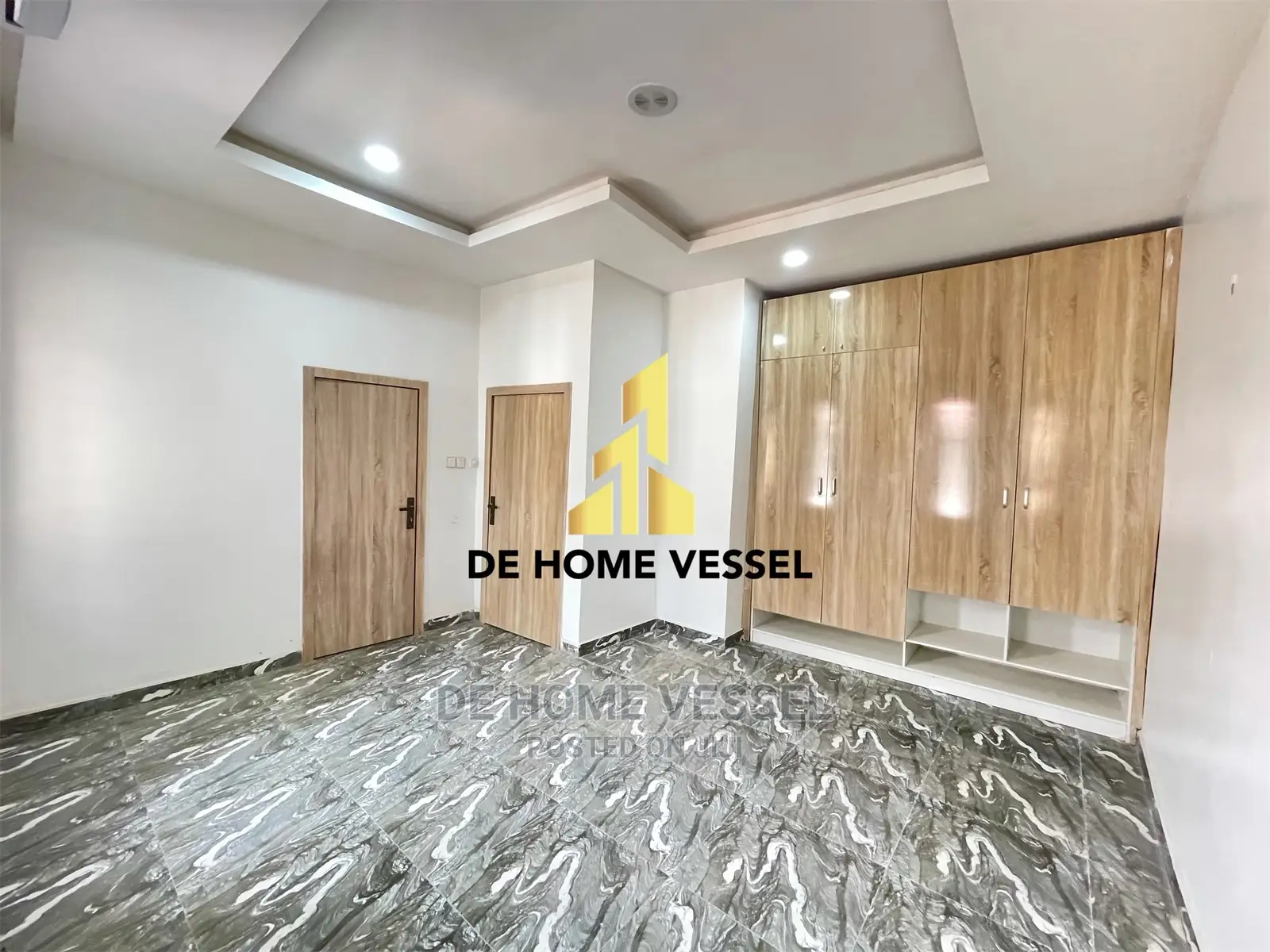 4bdrm Townhouse/Terrace in Chevron for Sale