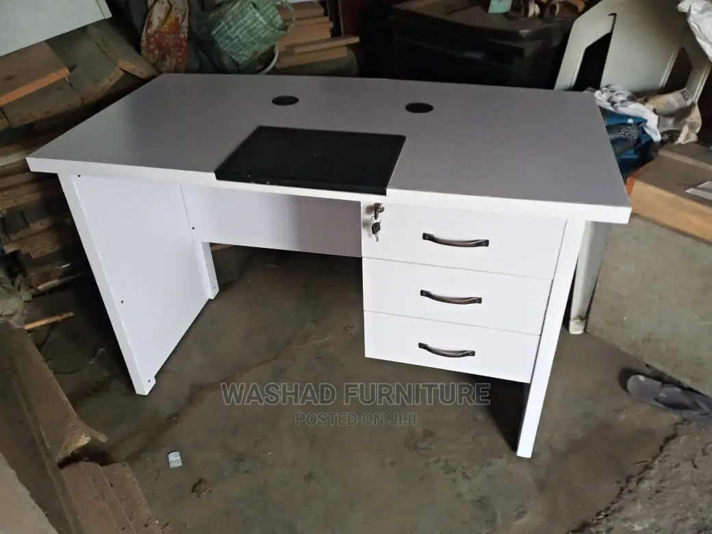 Four Feet Table With Pad