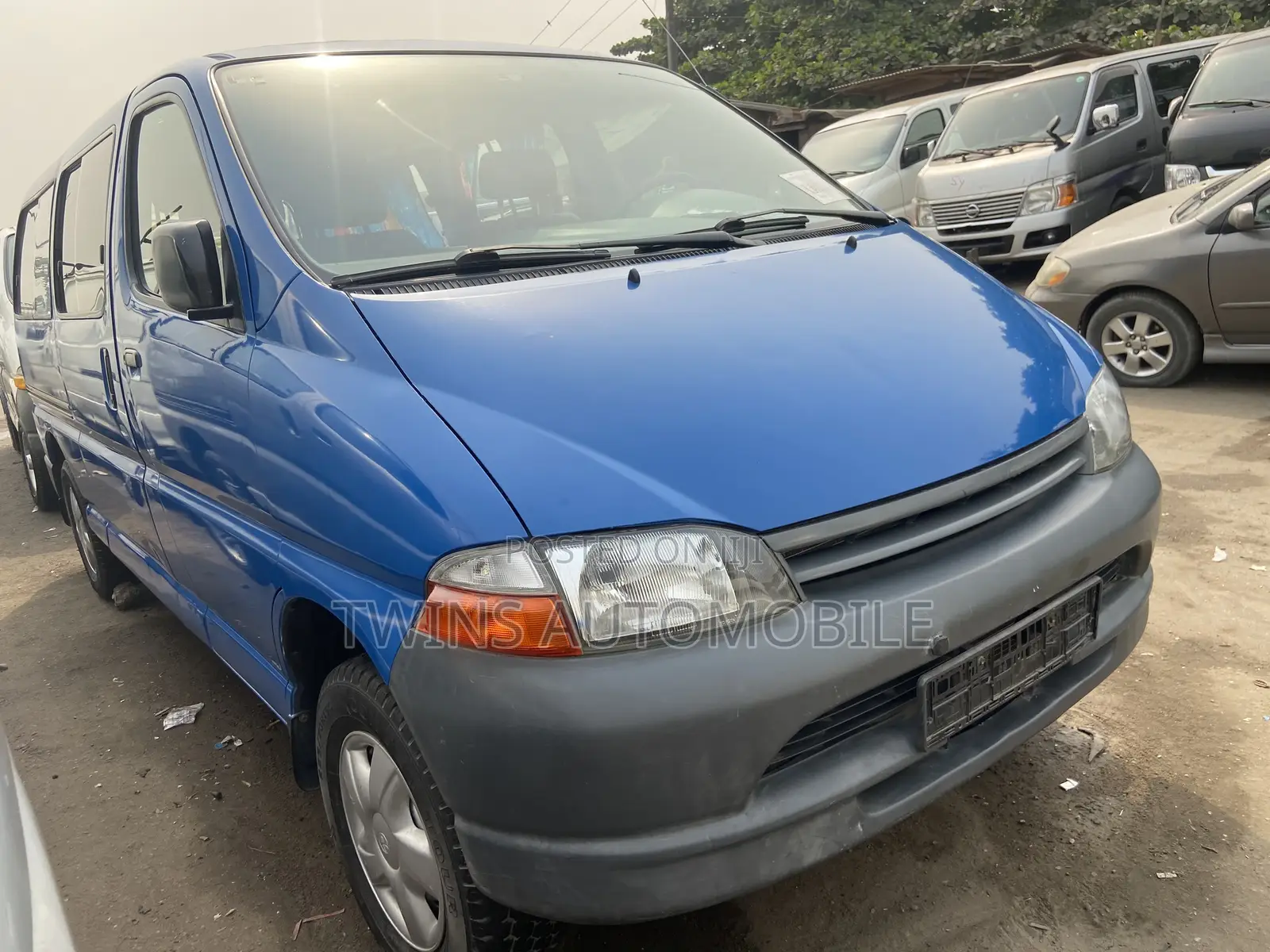 Toyota HiAce 2004 Blue