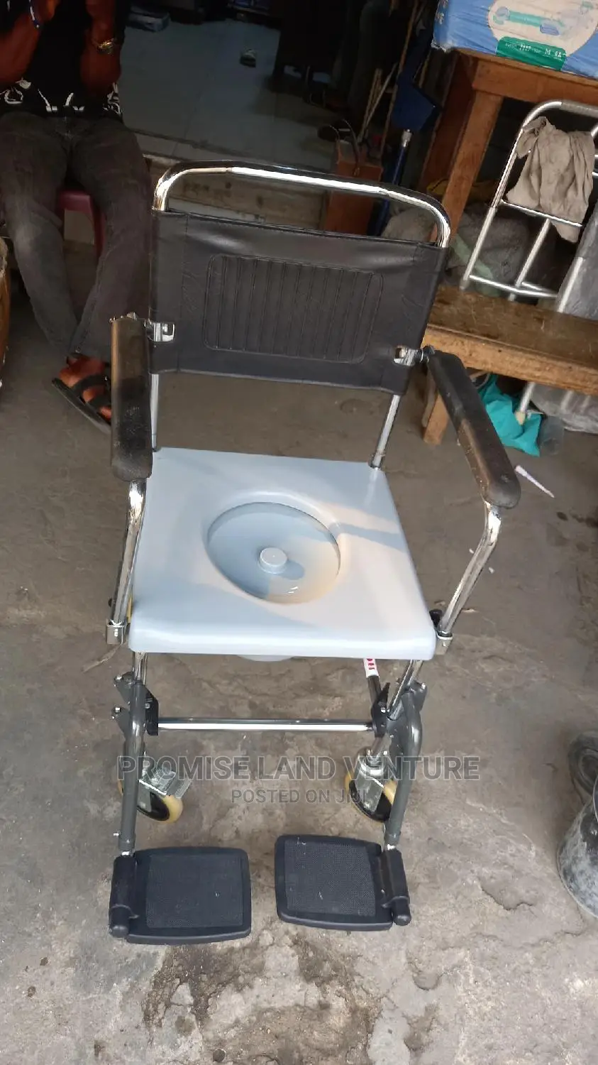 Commod Chair London Use