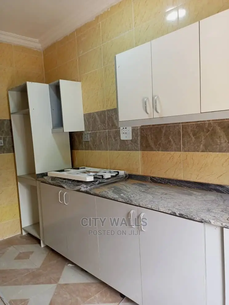 Mini Flat in Chevron for rent