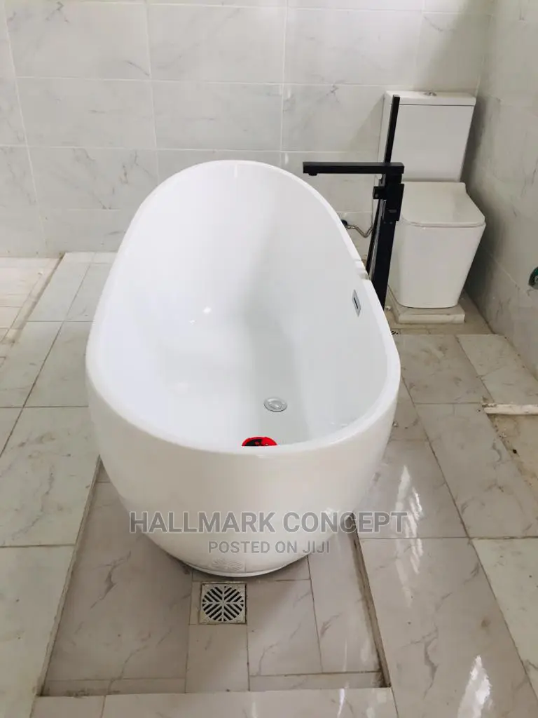 Luxury Bath Tub With Stand Alone Mixers