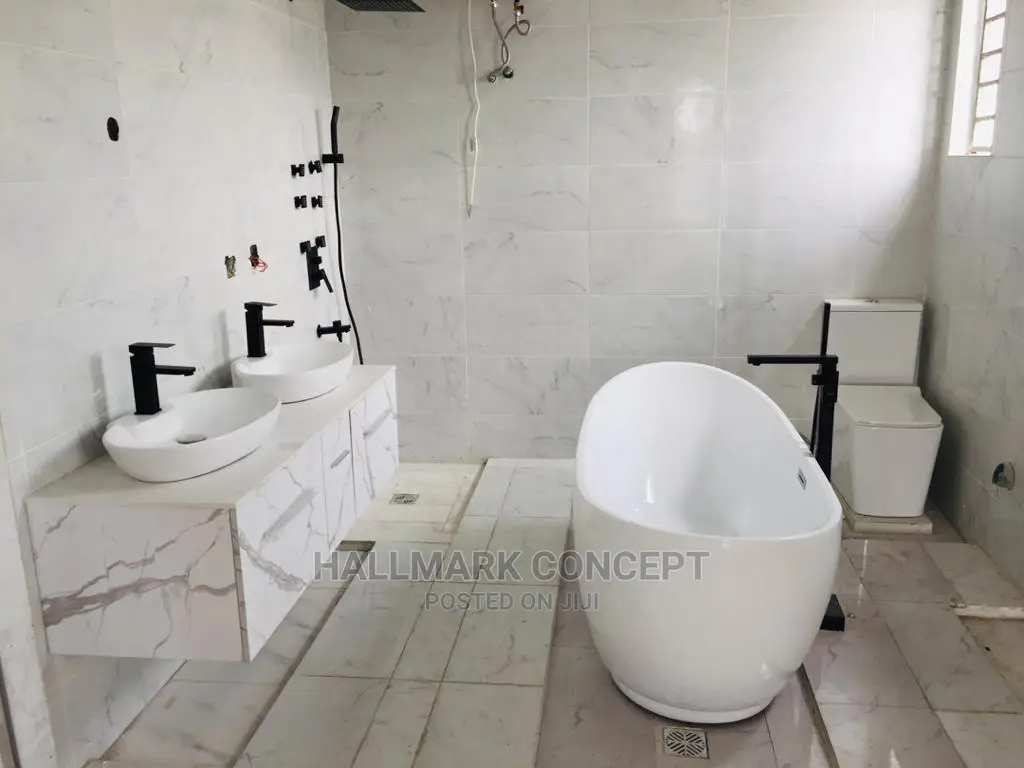 Luxury Bath Tub With Stand Alone Mixers