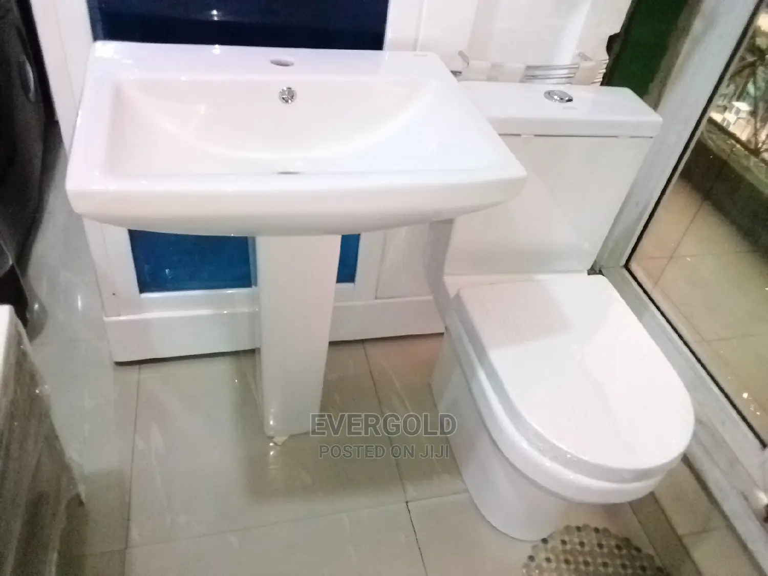 Gold Diamond Water Closet