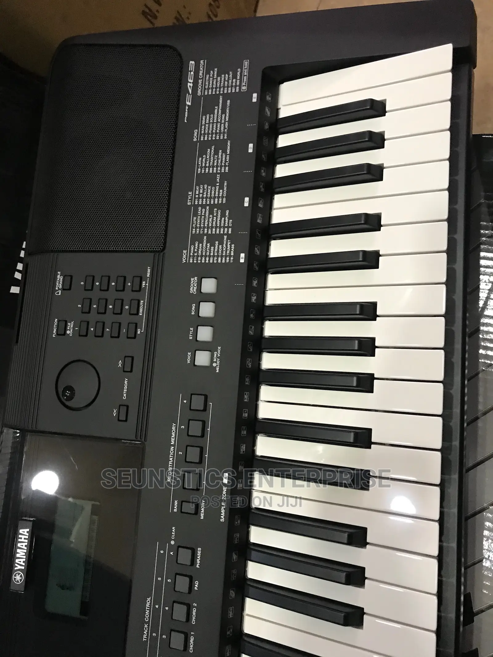 Original Yamaha PSR E463 Keyboard