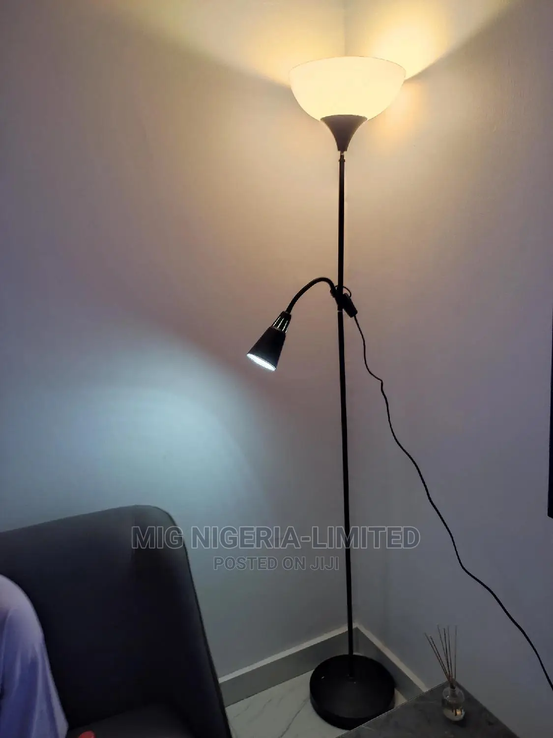 Black Floor Lamp With Curve Detachable Reading Lamp