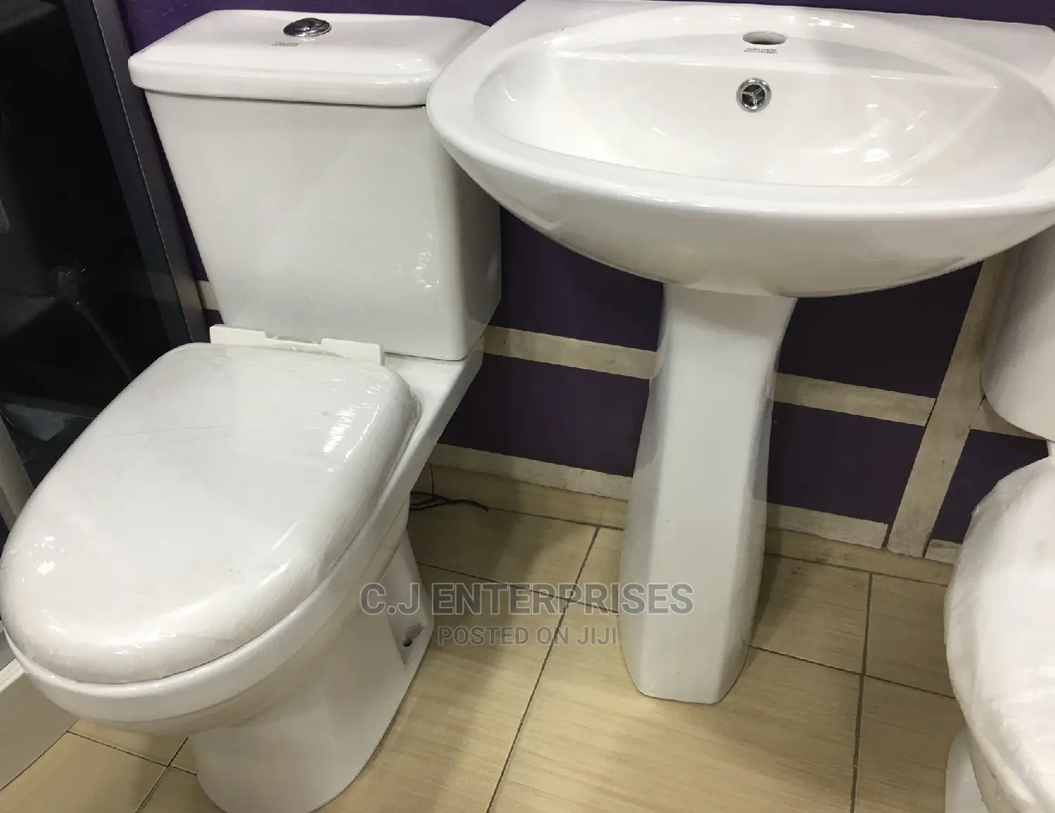 Executive Ceramic Water Closet Set.