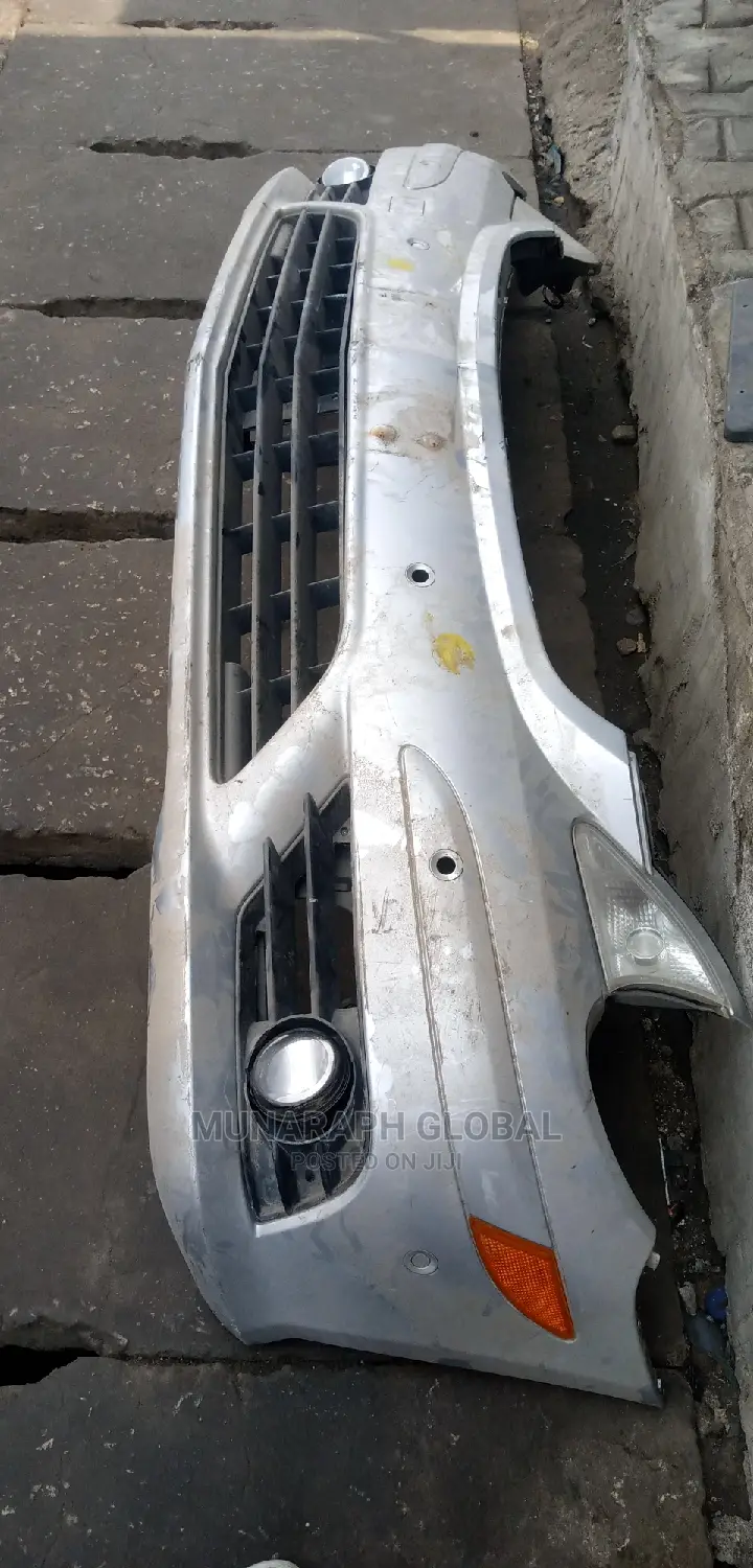 Mercedes Benz R250 Front Bumper.