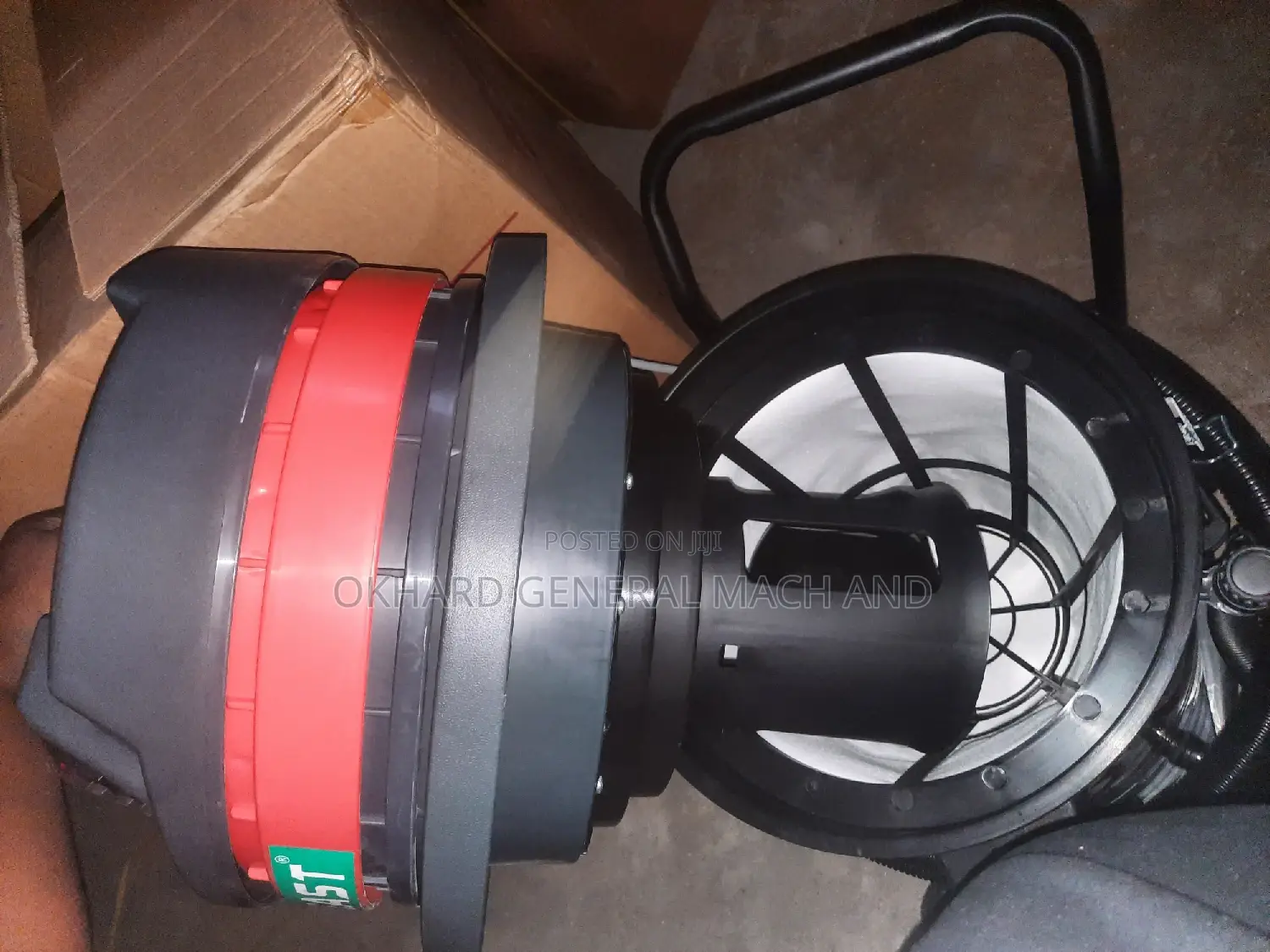 Vacuum Cleaner 80l (Red East)