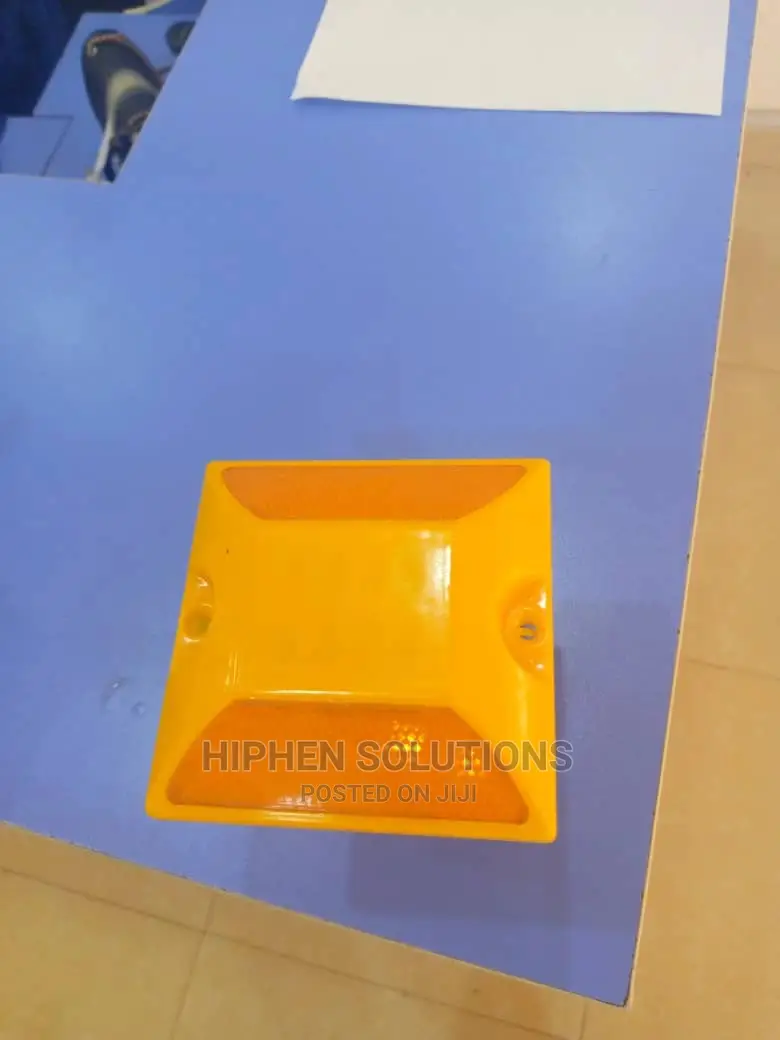 High Brightness Durable Plastic Side Cat Eyes