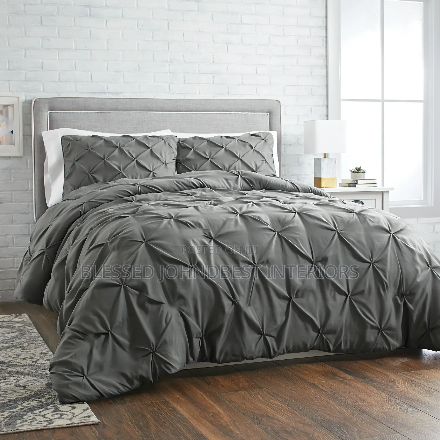 Duvet Set With Pleated Design