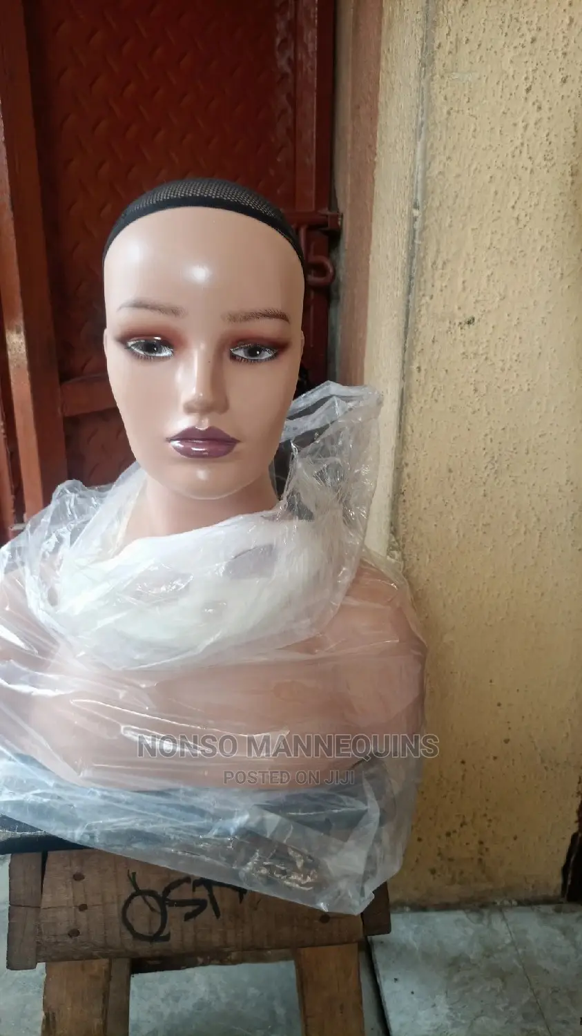 Mannequin Head With Shoulder for Displaying Wigs/Hats