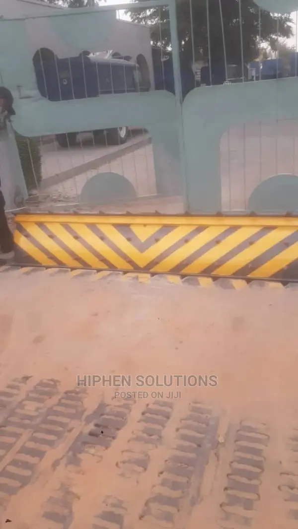 Machine Automatic Hydraulic Road Blocker