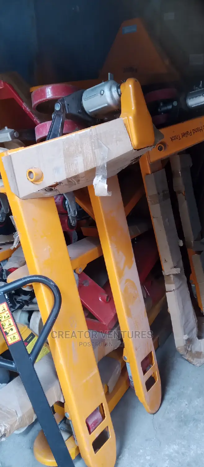 Pallet Truck 3tons/ 3000kg for Carriage of Heavy Equipments.