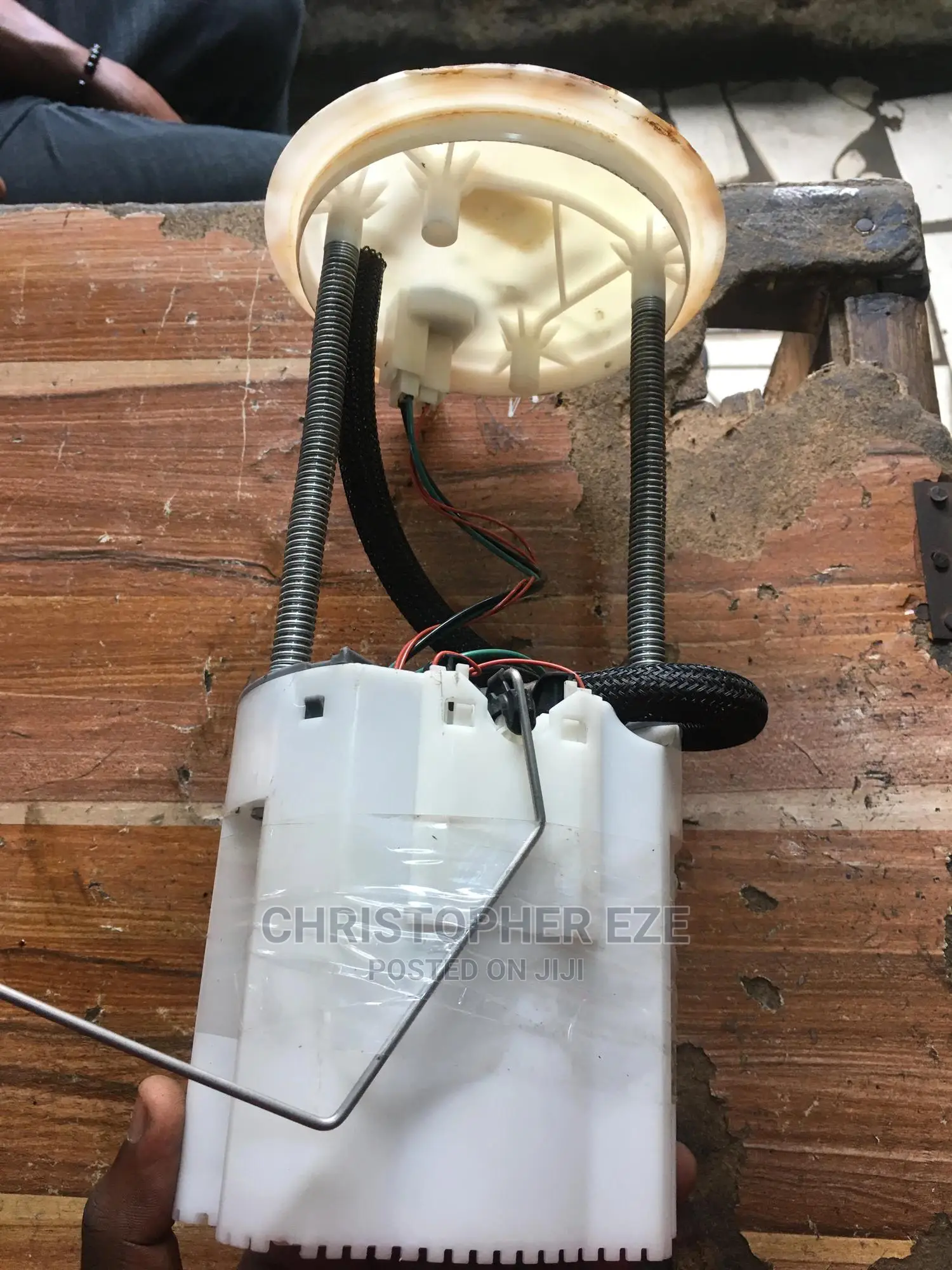 Complete Fuel Pump Ford Escape