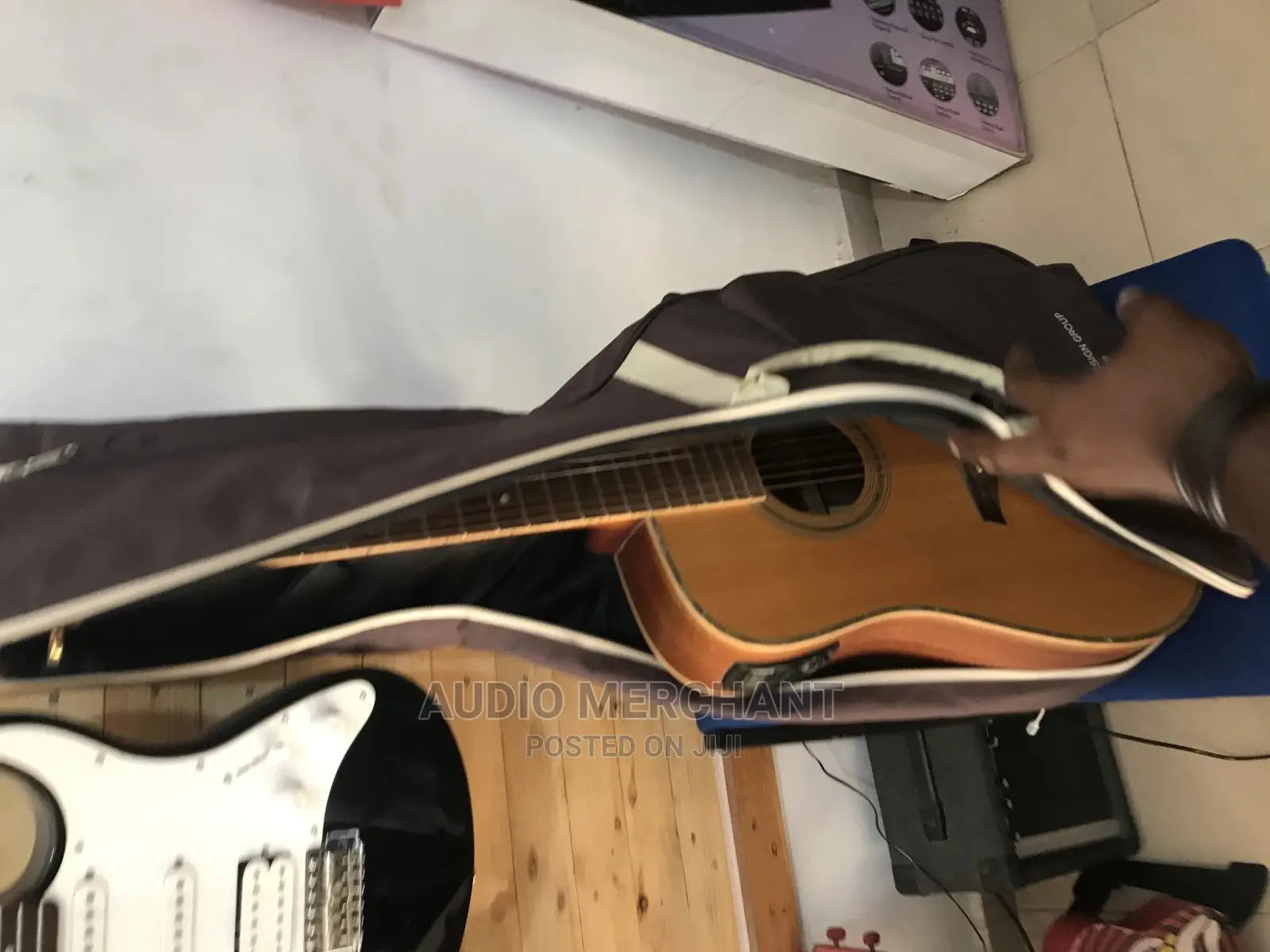 Padded Acoustic Guitar Bag