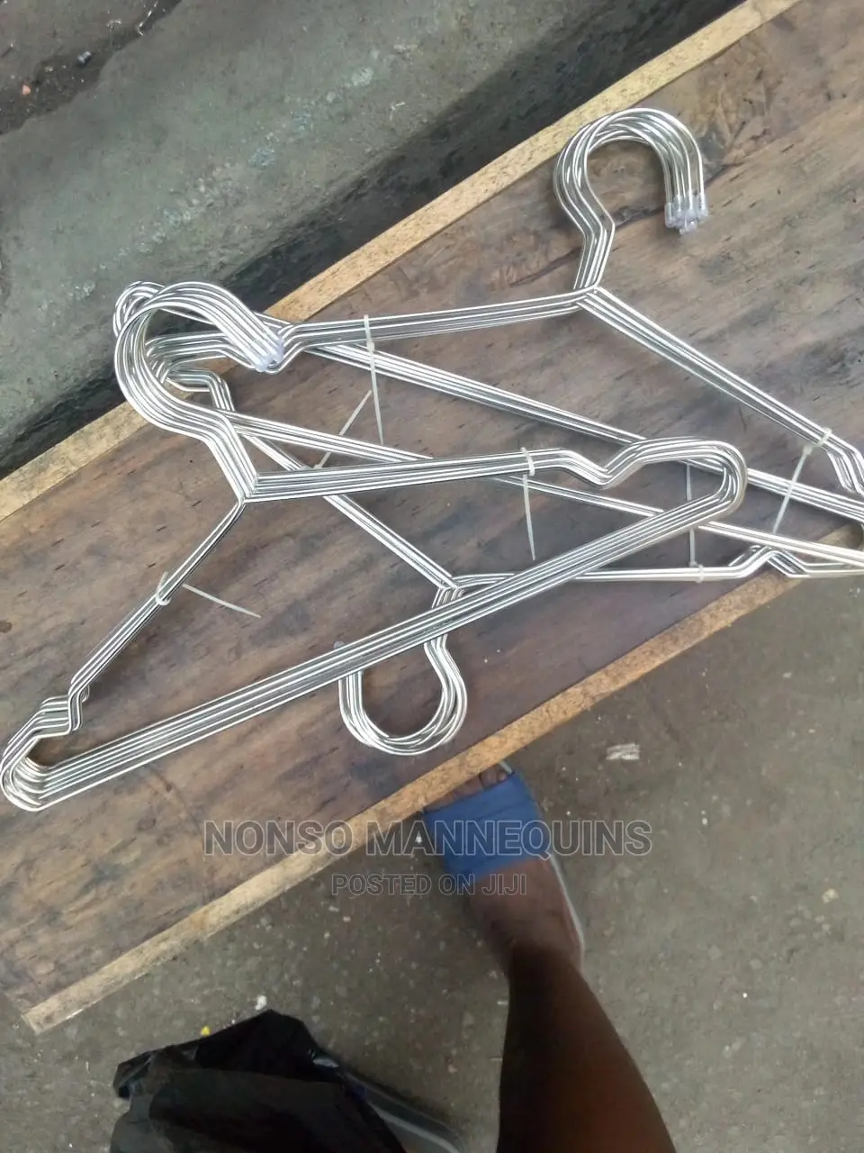 Plain Body 10 Pieces Per Pack Stainless Clothes Hangers
