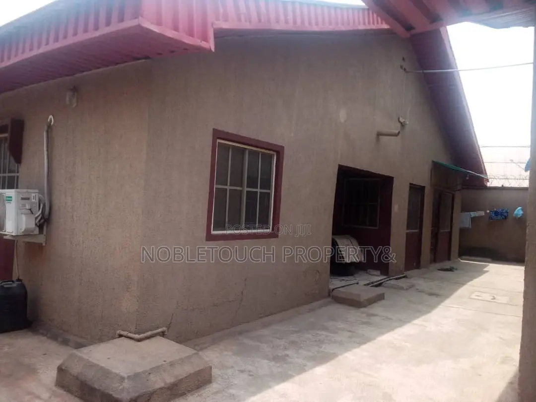 1bdrm Bungalow in Ikorodu Lagos, Igbogbo for sale