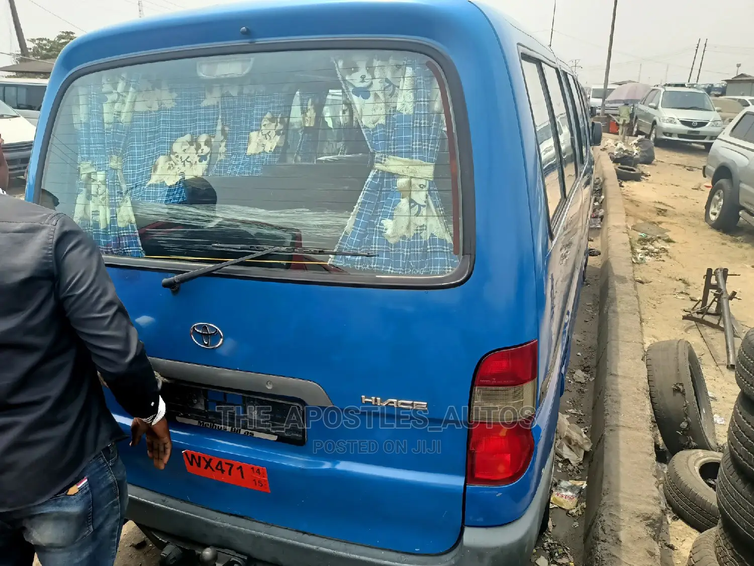 Toyota HiAce 2000 Blue