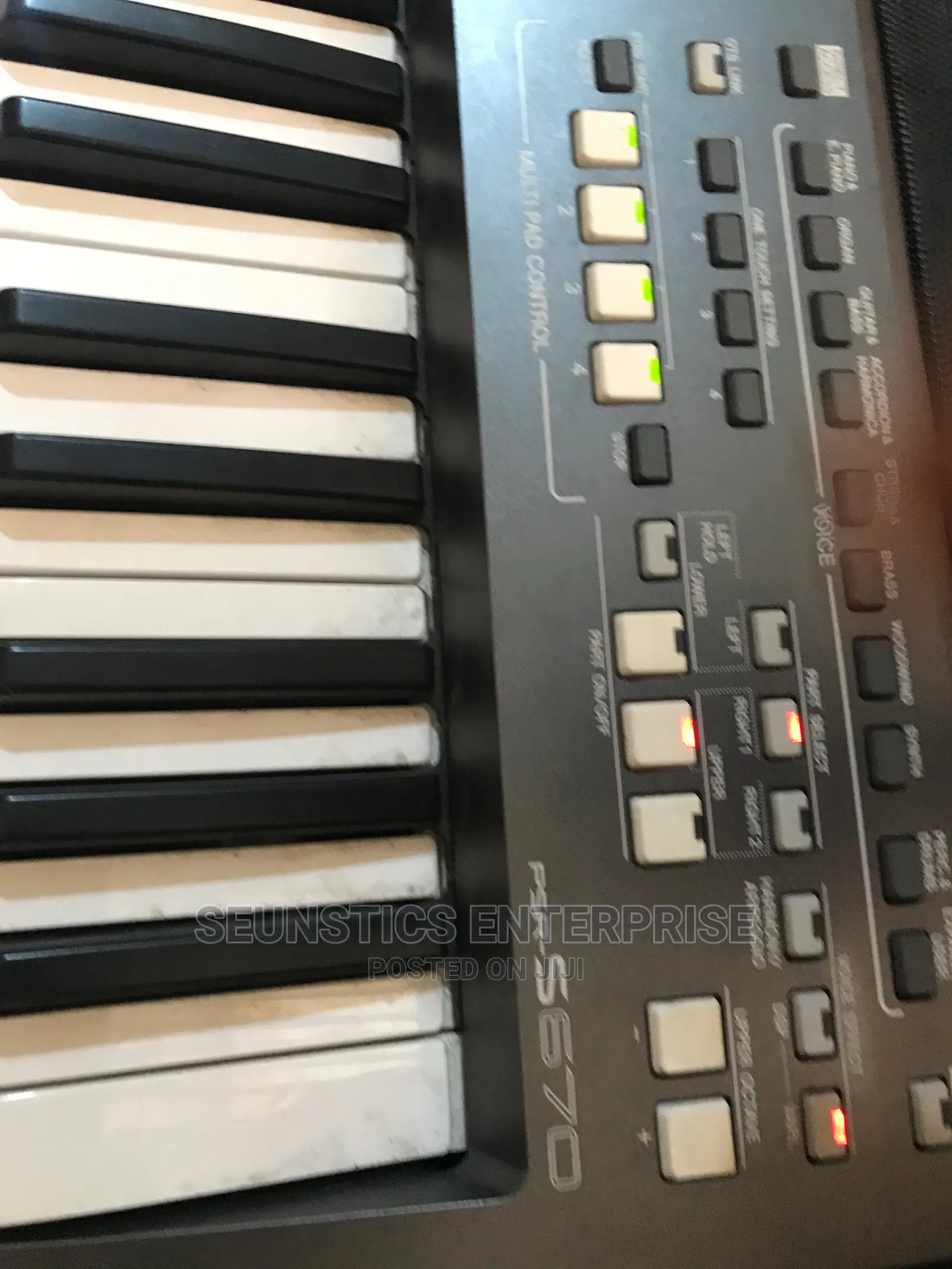 Yamaha PSR S670 Keyboard/Piano