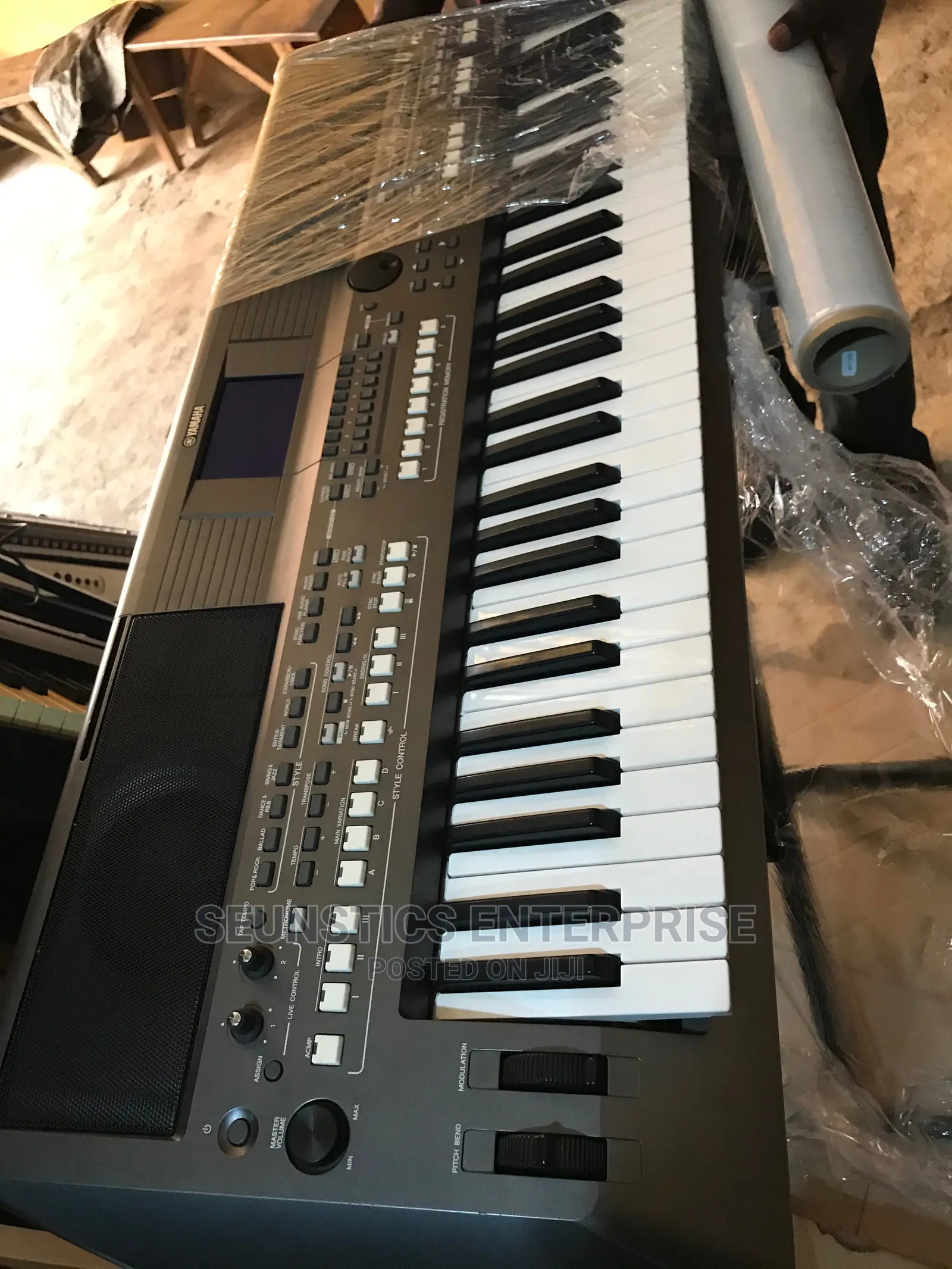 Yamaha PSR S670 Keyboard/Piano