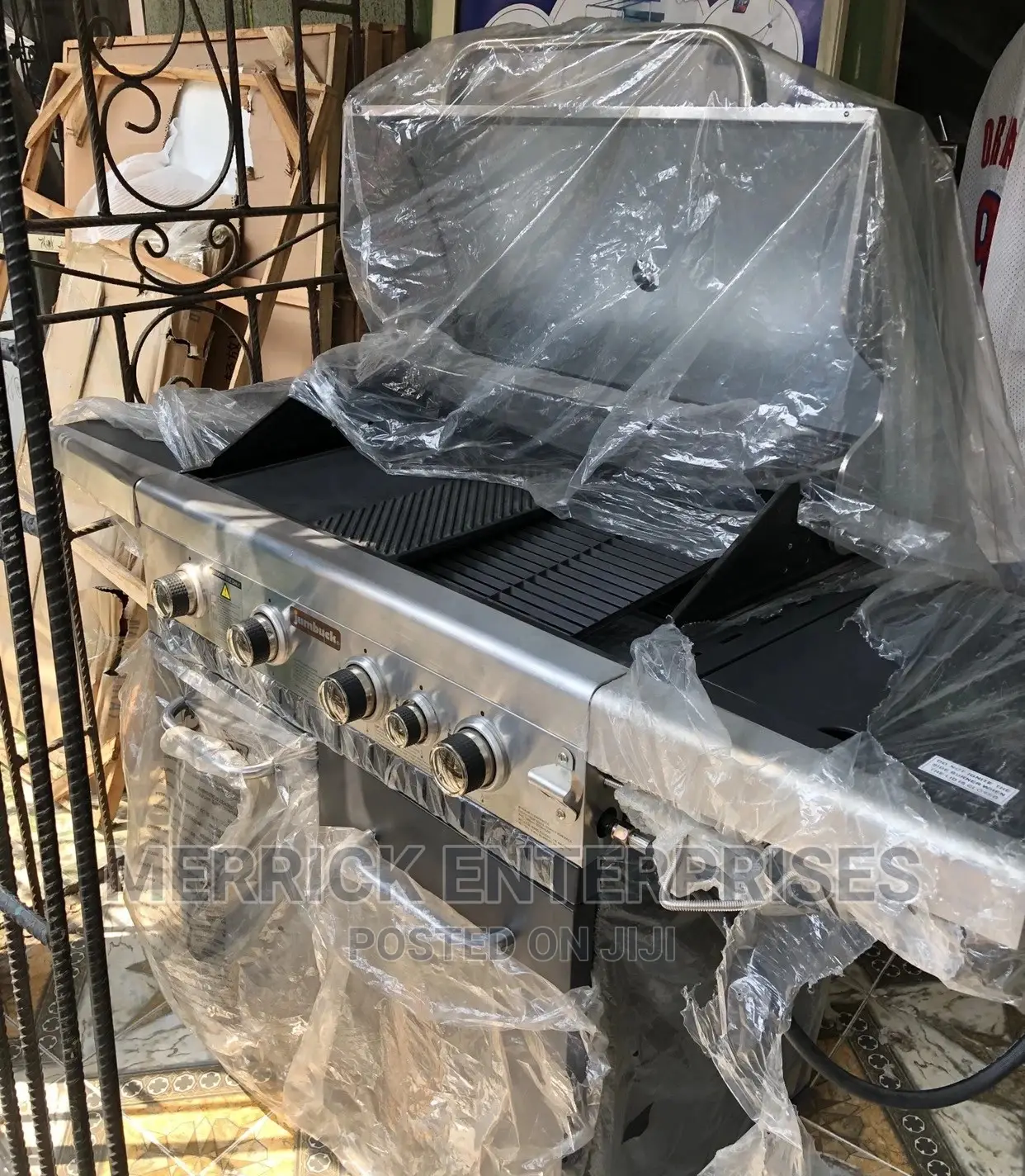 BBQ Grill With Side Cooker