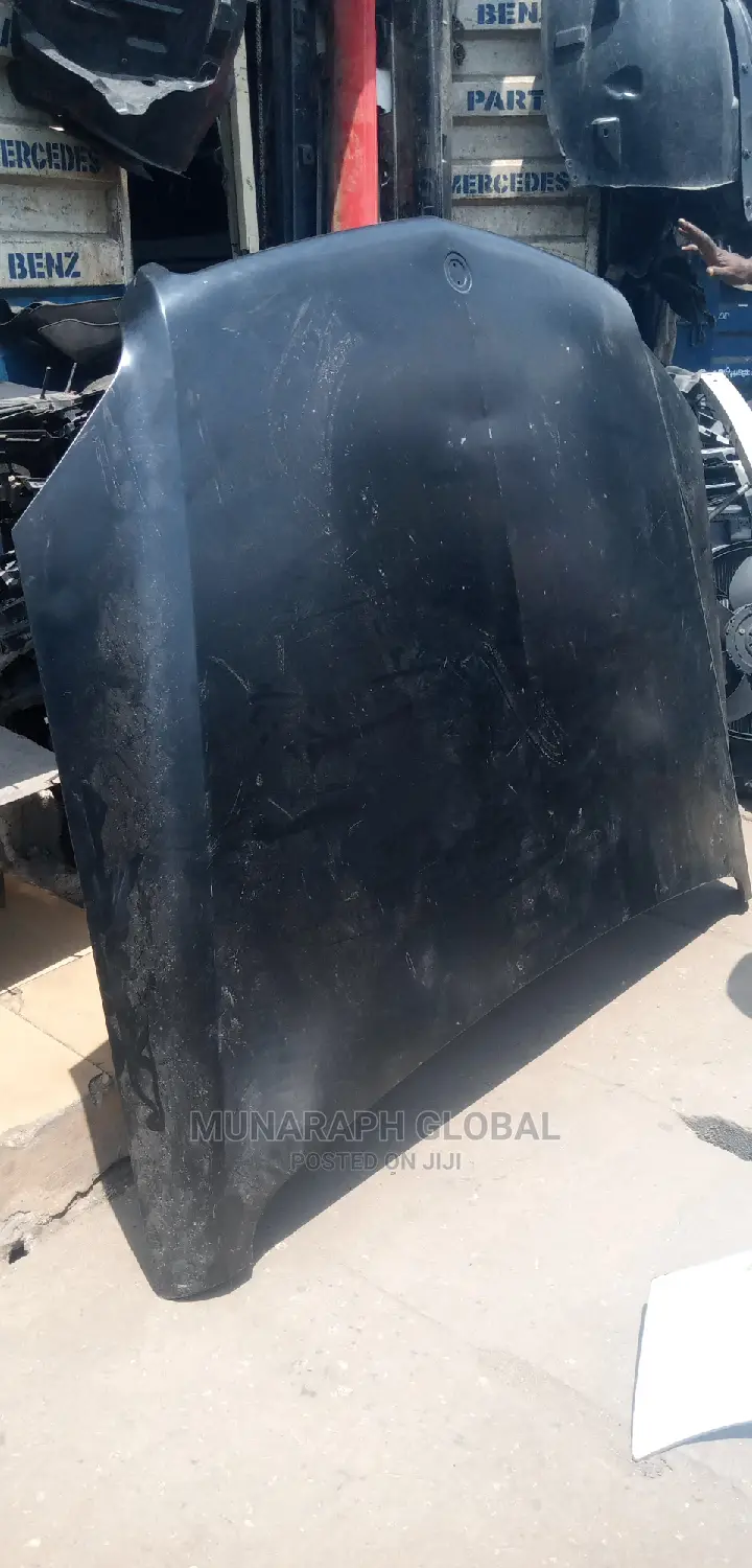 Mercedes Benz GLK 350 Bonnet.