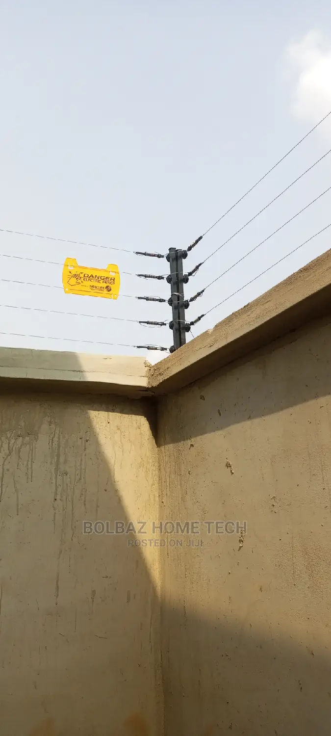 Electric Fence-Wire; Danger for Intruder