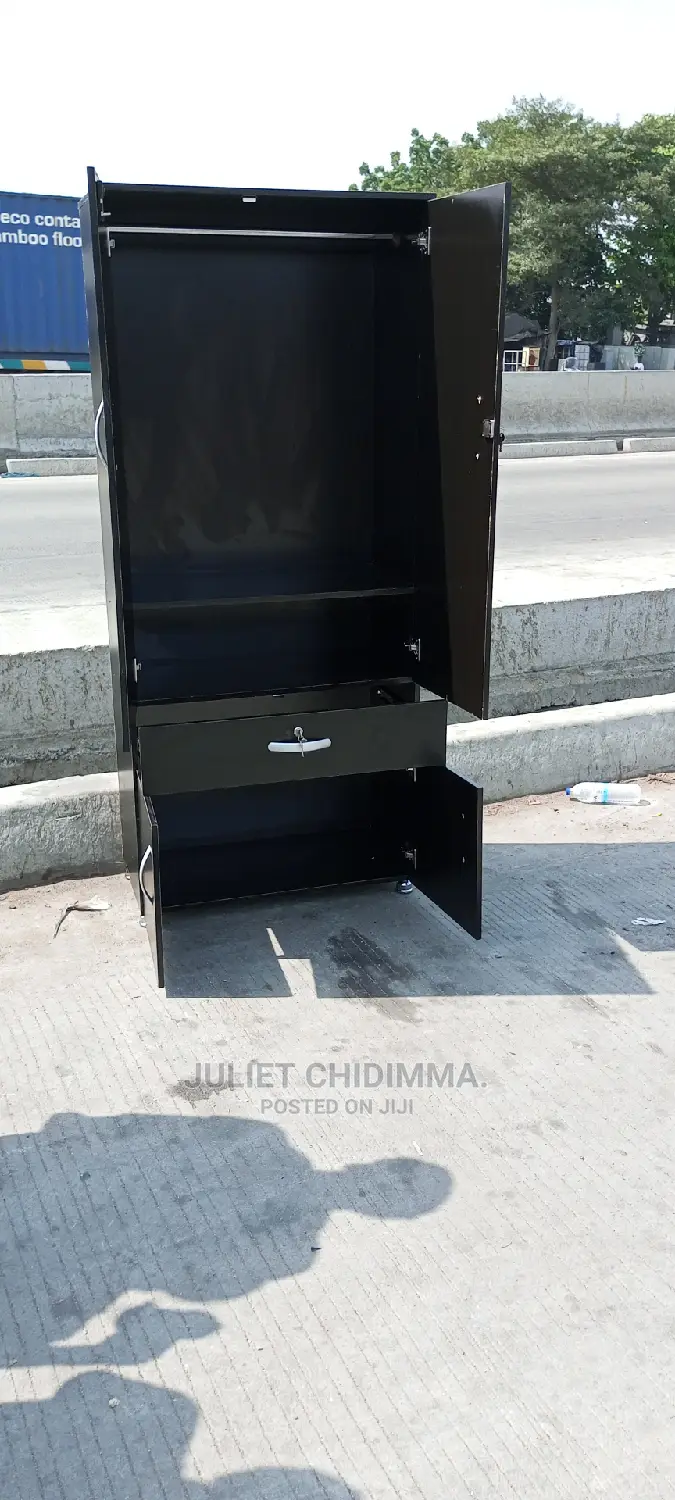 A Quality 32 Inches Width By 6ft Height Wardrobe