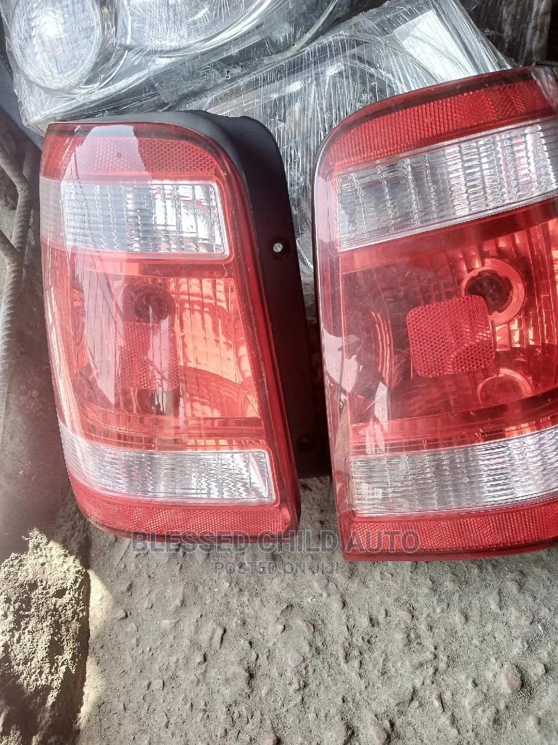 Tail Light Ford Escape 2008
