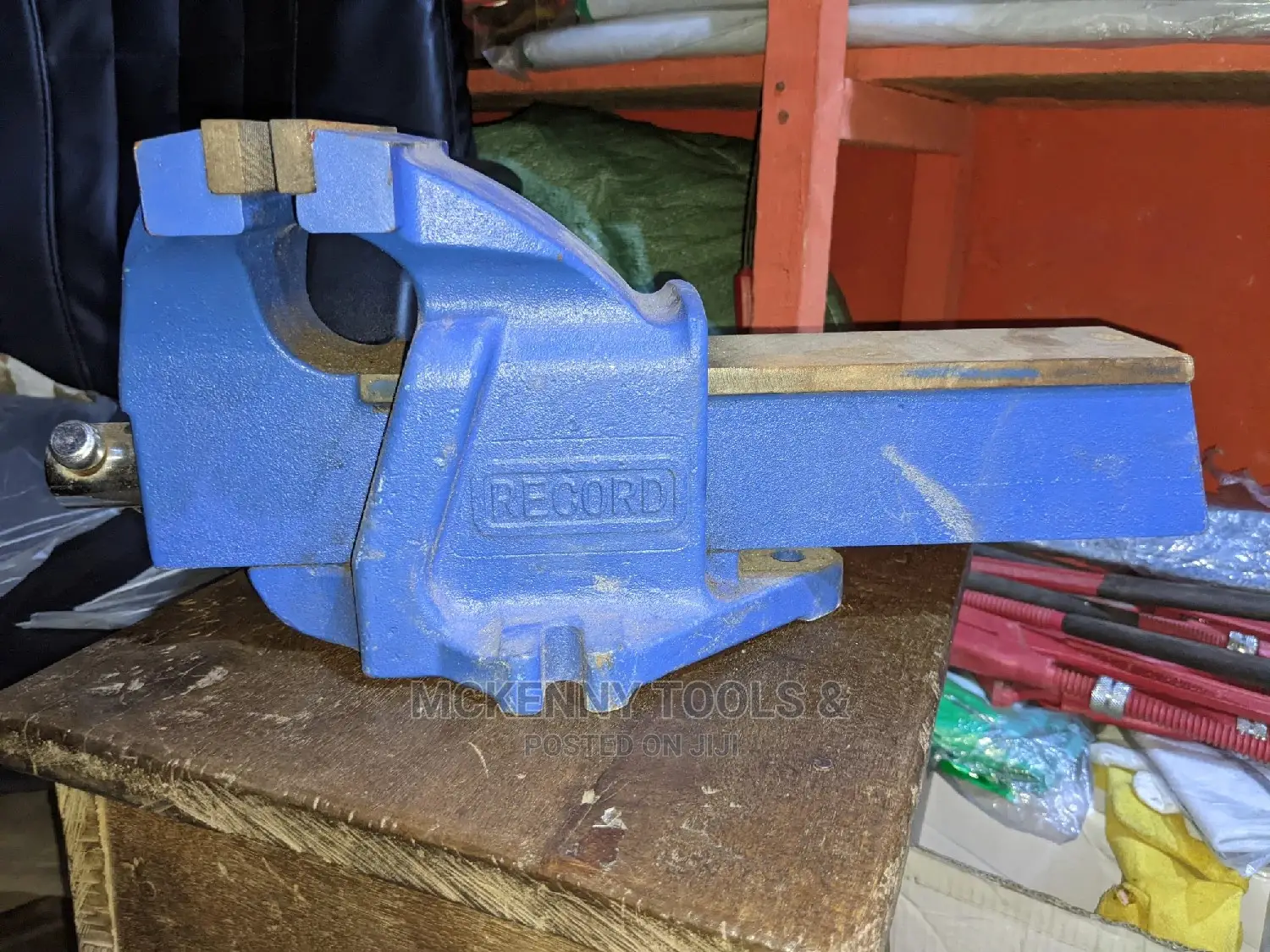 Iron Record Bench Vice, Base Type: Fixed, 200 Mm