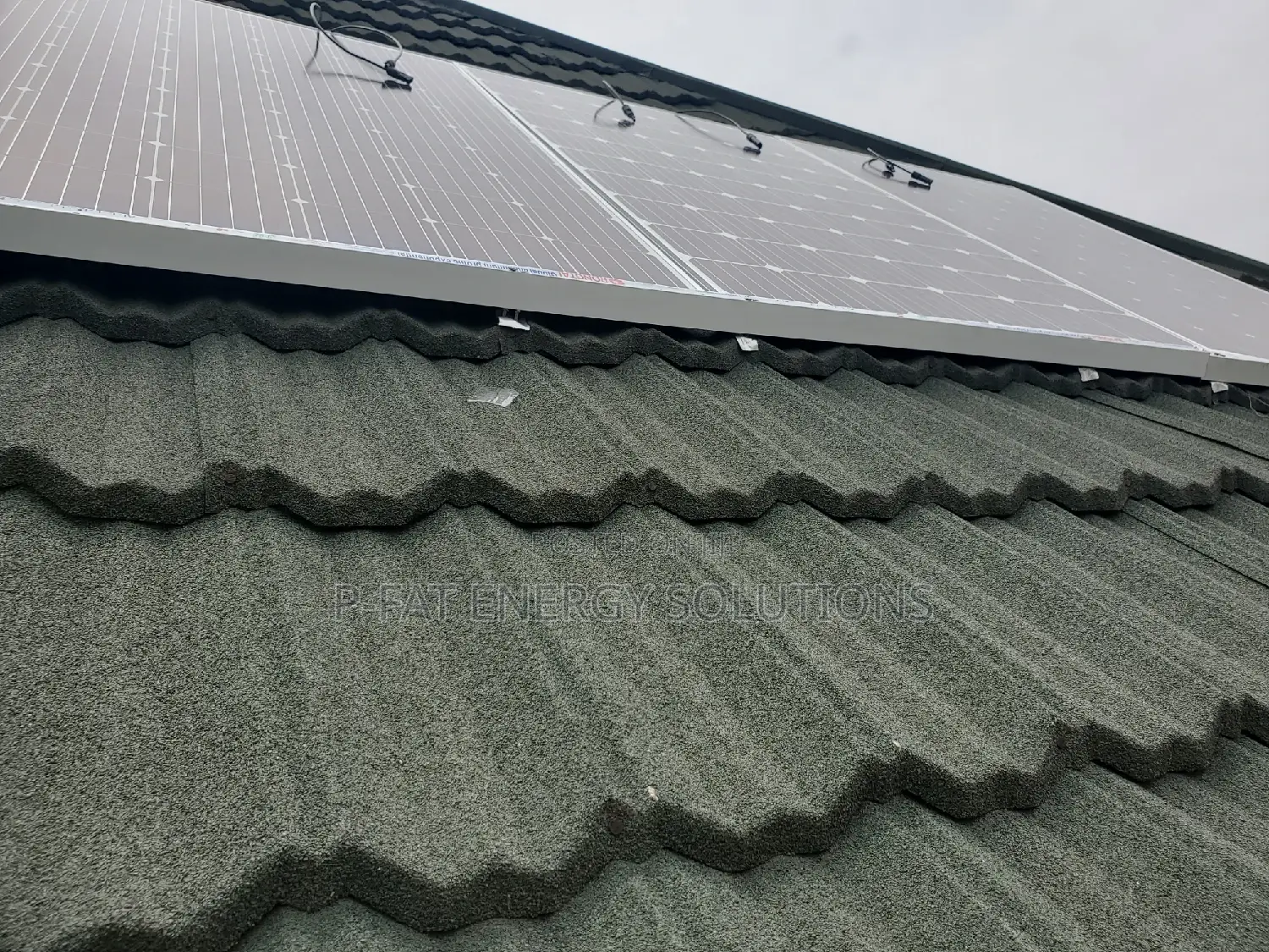2.5kva Inverter, 2 Batteries and 4panels