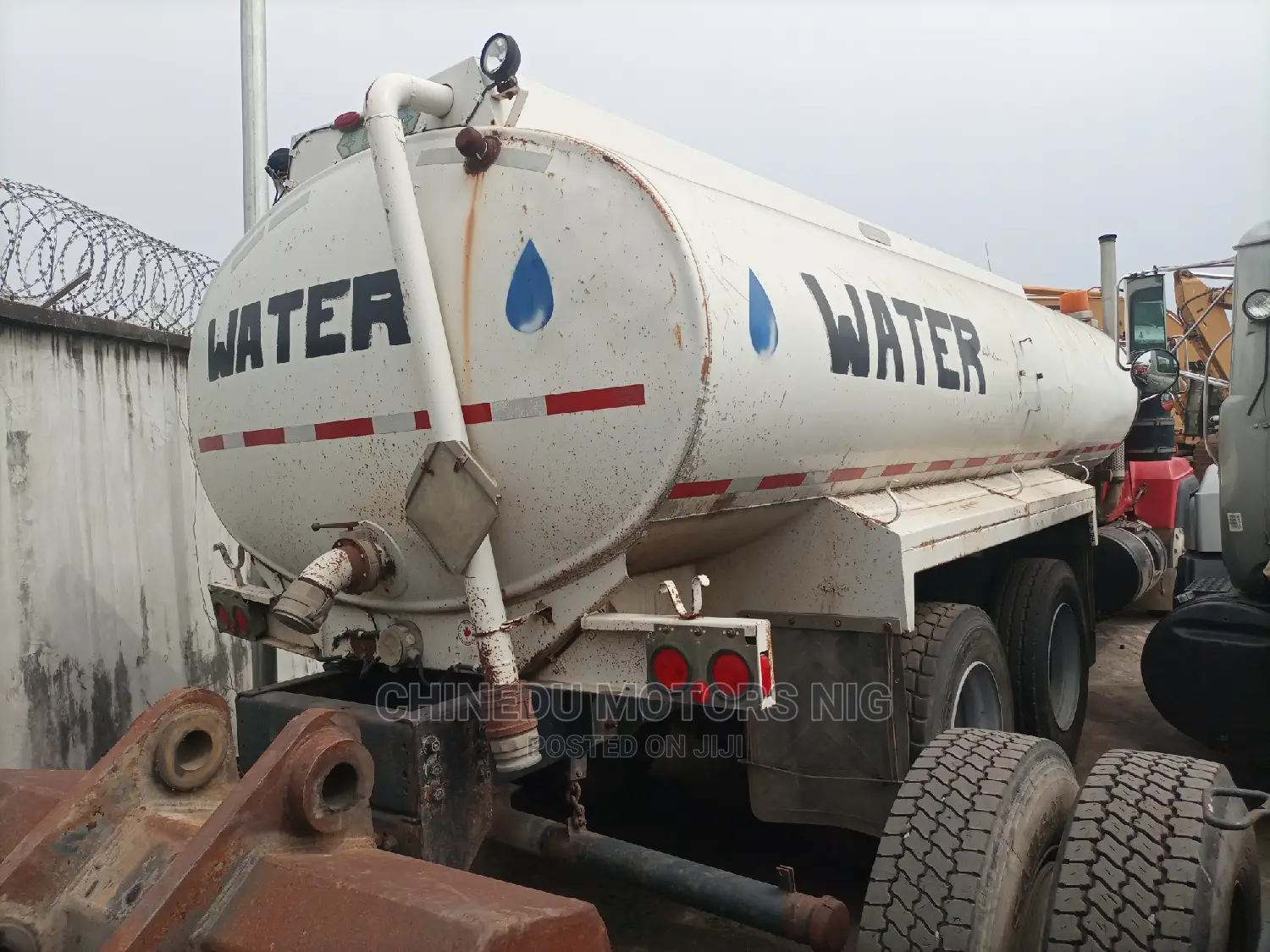 Mack UD Water Tanker Spinculer