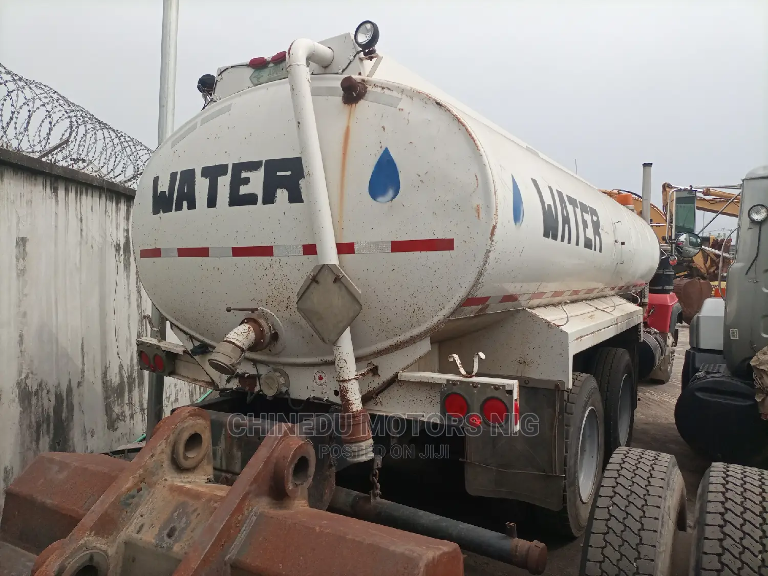 Mack UD Water Tanker Spinculer