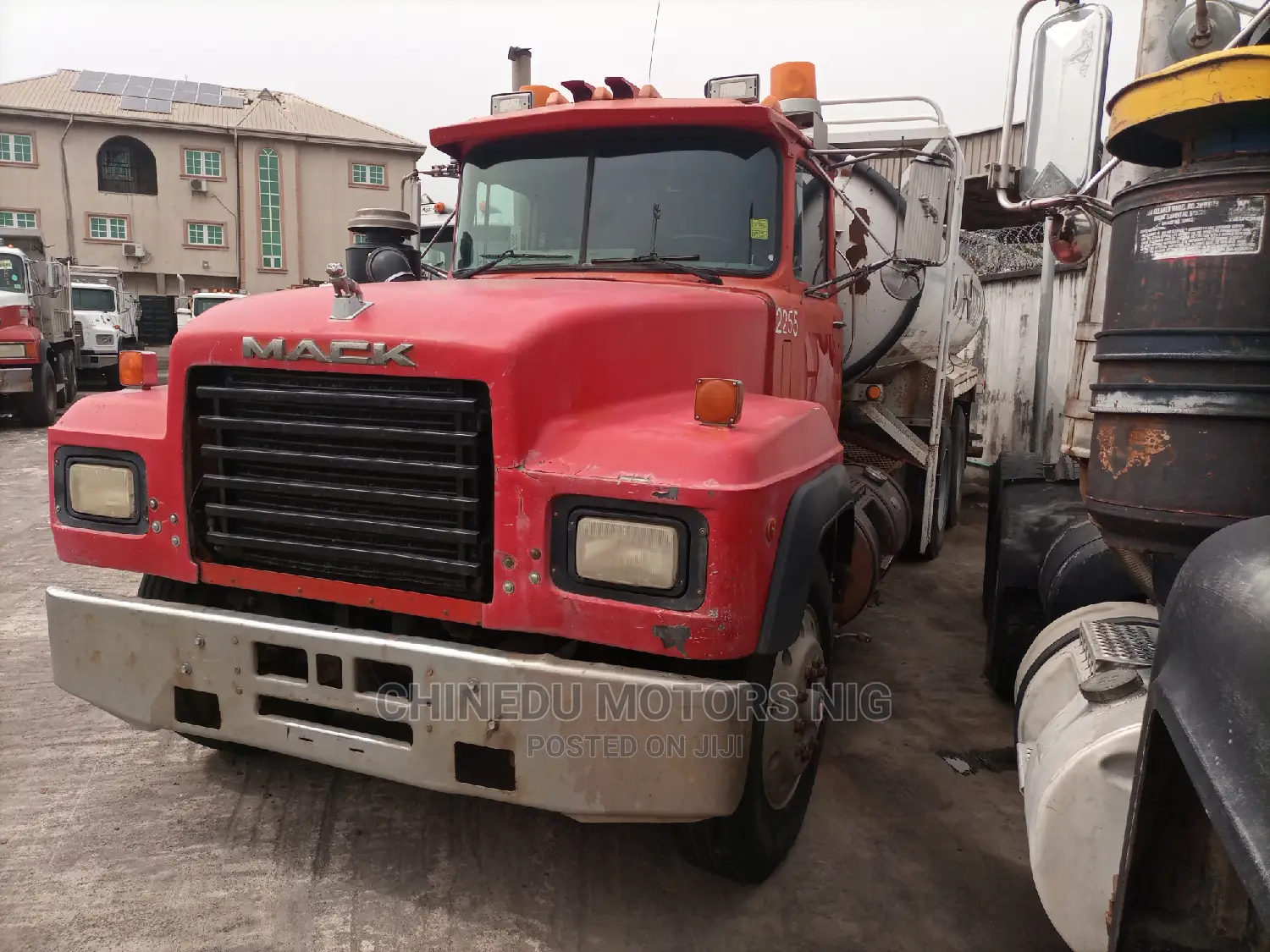 Mack UD Water Tanker Spinculer