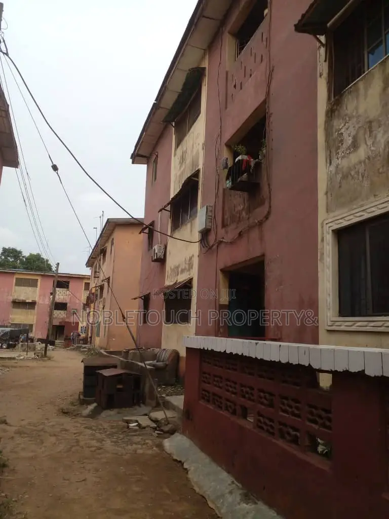 3bdrm Apartment in Jakande Estate, Oke-Afa for sale