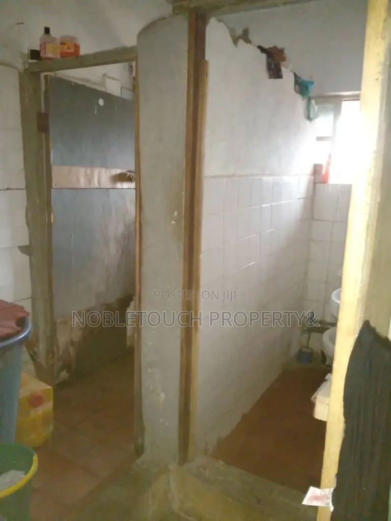 3bdrm Apartment in Jakande Estate, Oke-Afa for sale