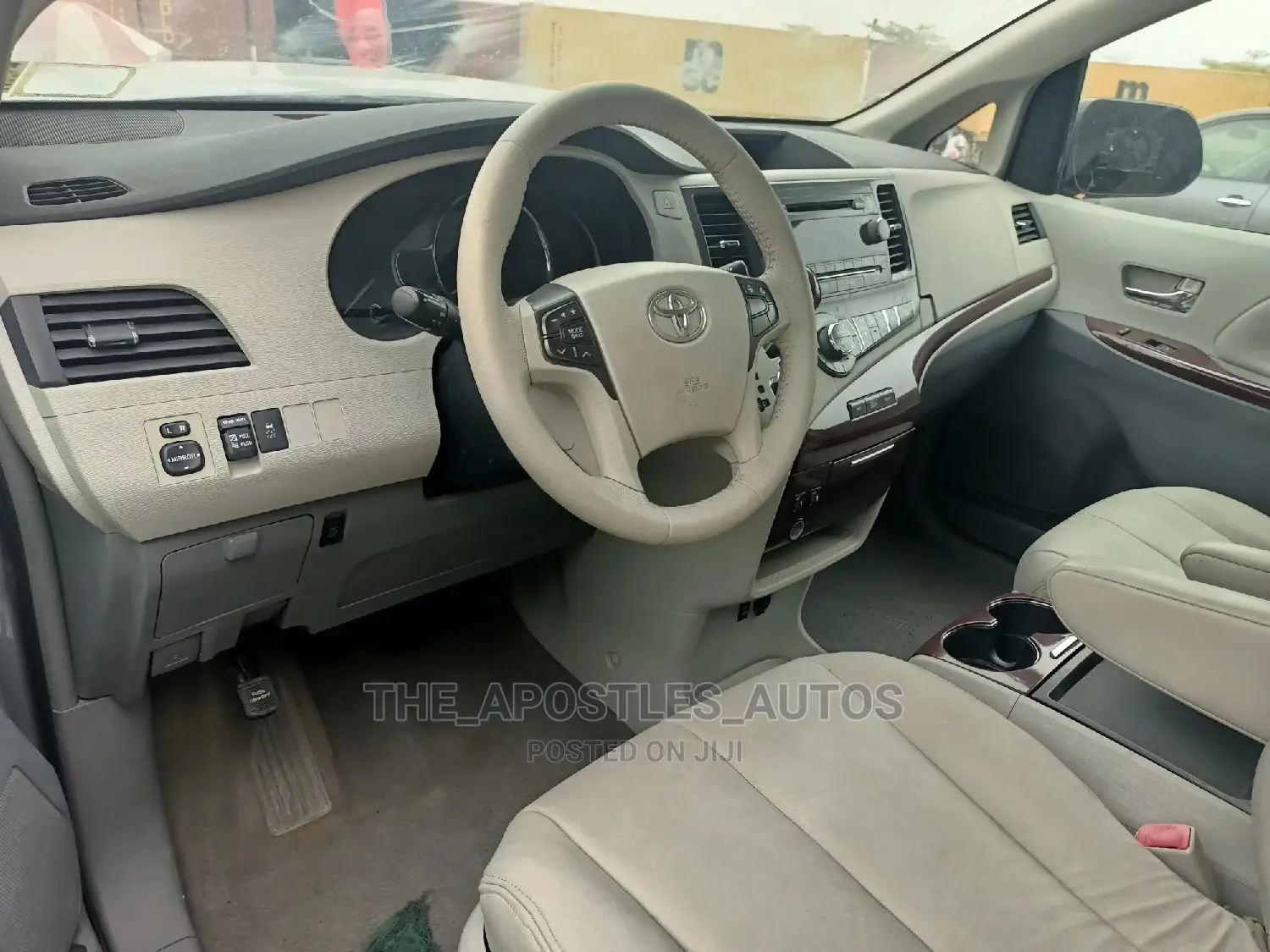 Toyota Sienna XLE 7 Passenger Mobility 2011 Silver