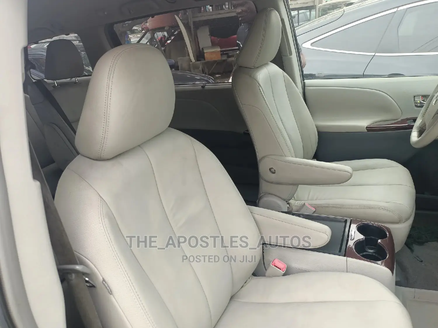 Toyota Sienna XLE 7 Passenger Mobility 2011 Silver