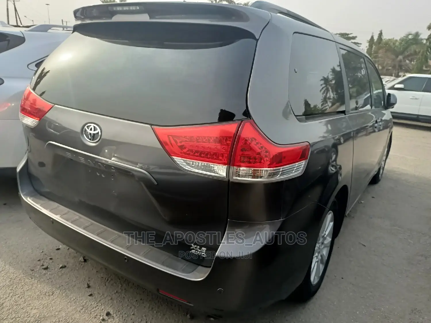Toyota Sienna XLE 7 Passenger Mobility 2011 Gray