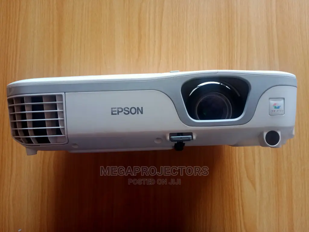 Clean and Portable Epson Eb-X11 Projector