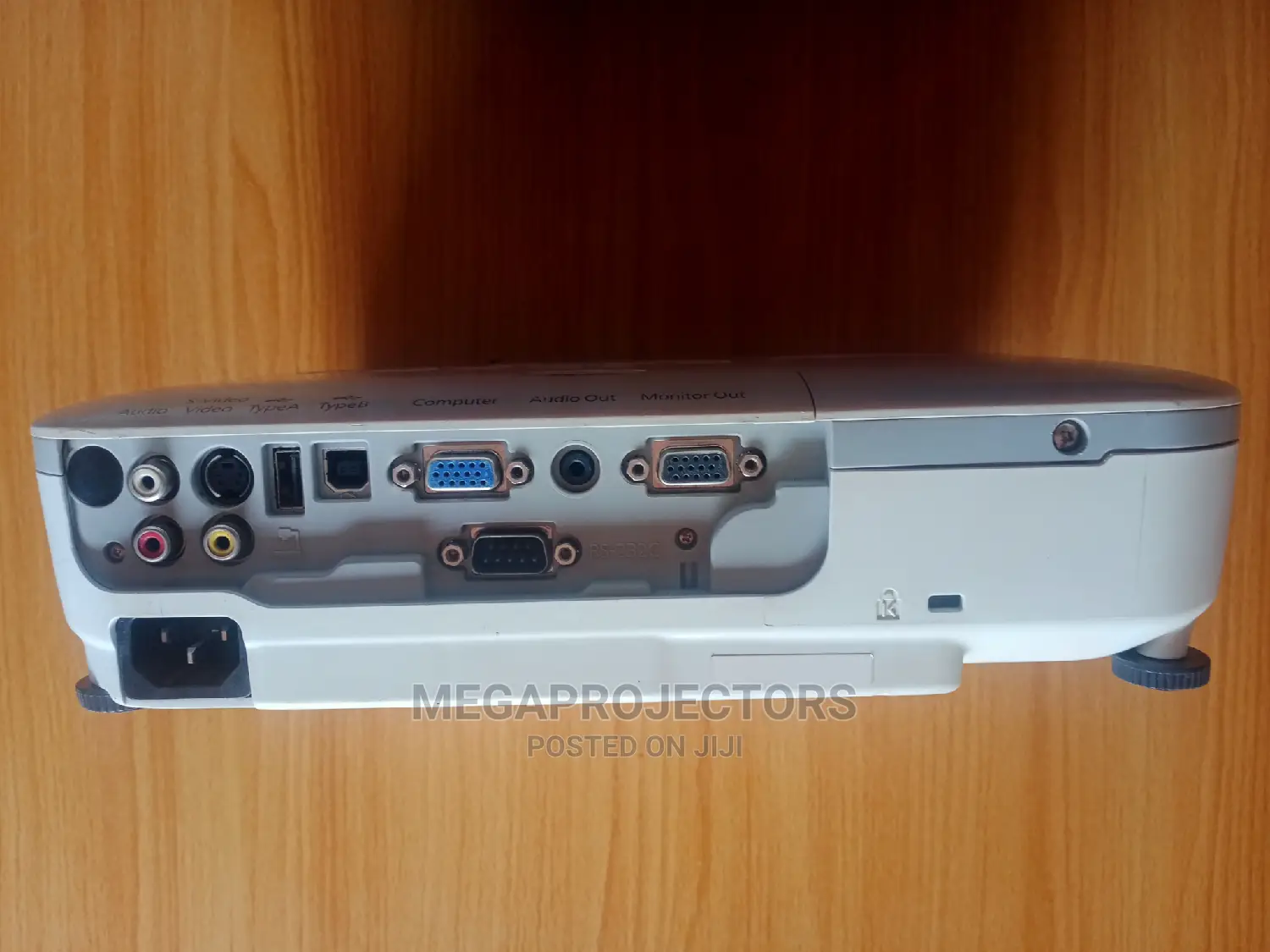 Clean and Portable Epson Eb-X11 Projector