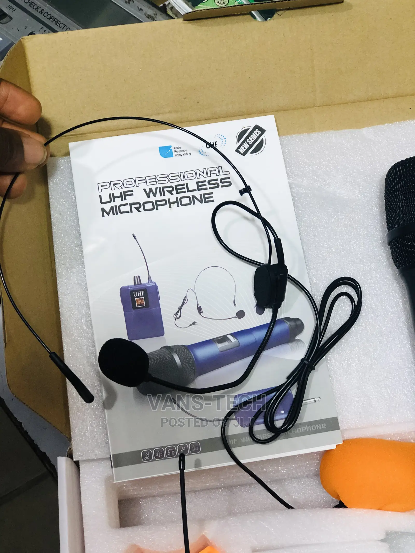 Universal Lapel and Handheld Microphone