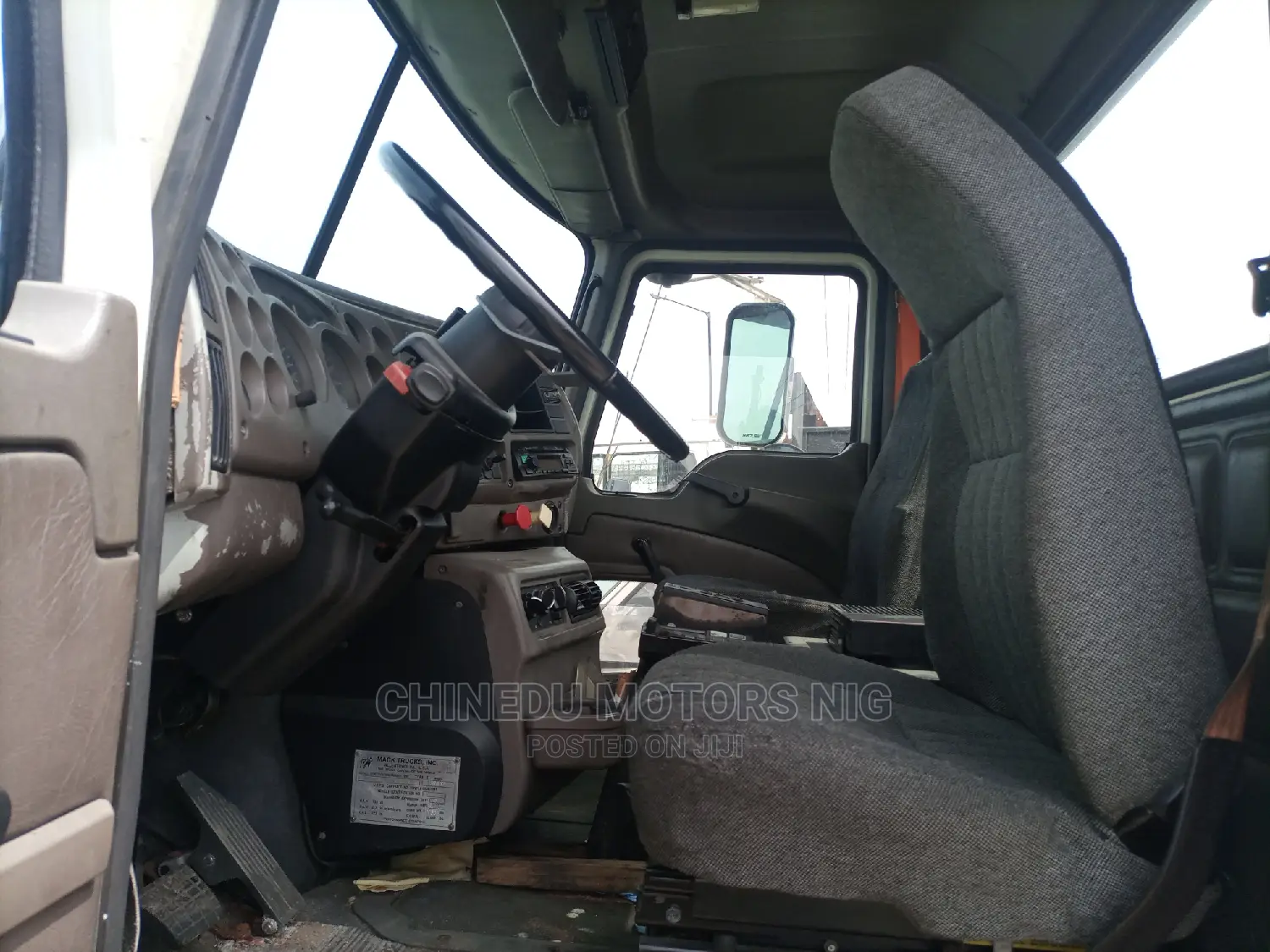 Mack Vision Single Axisel Automatic
