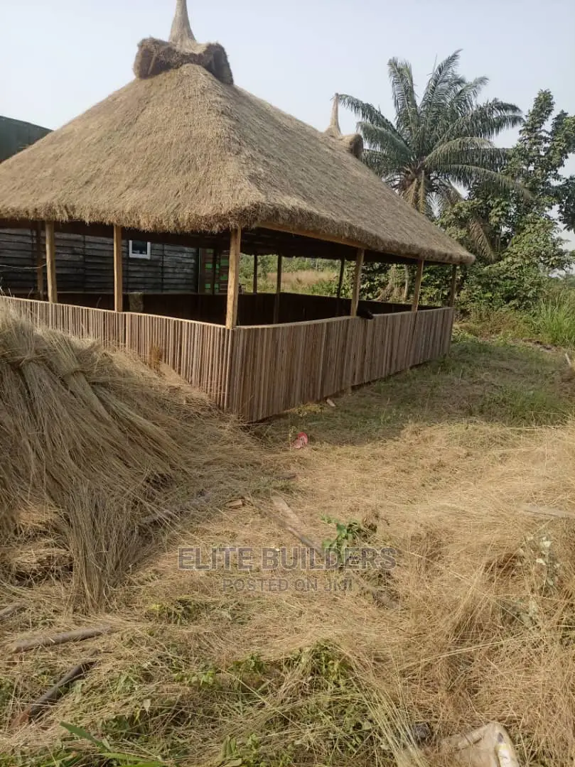Scacious Well-Crafted Bush Bar